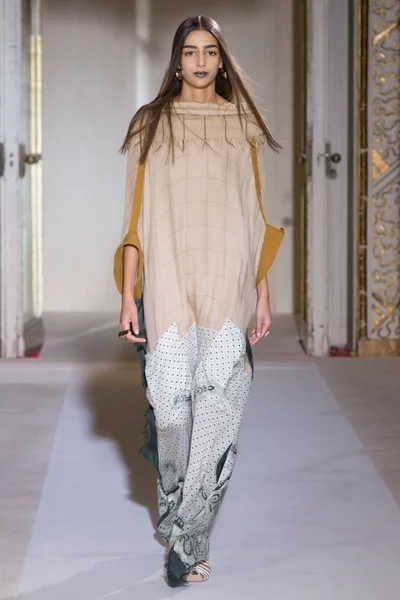 Look 1